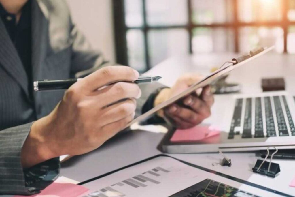 Asesoría empresarial y financiera
